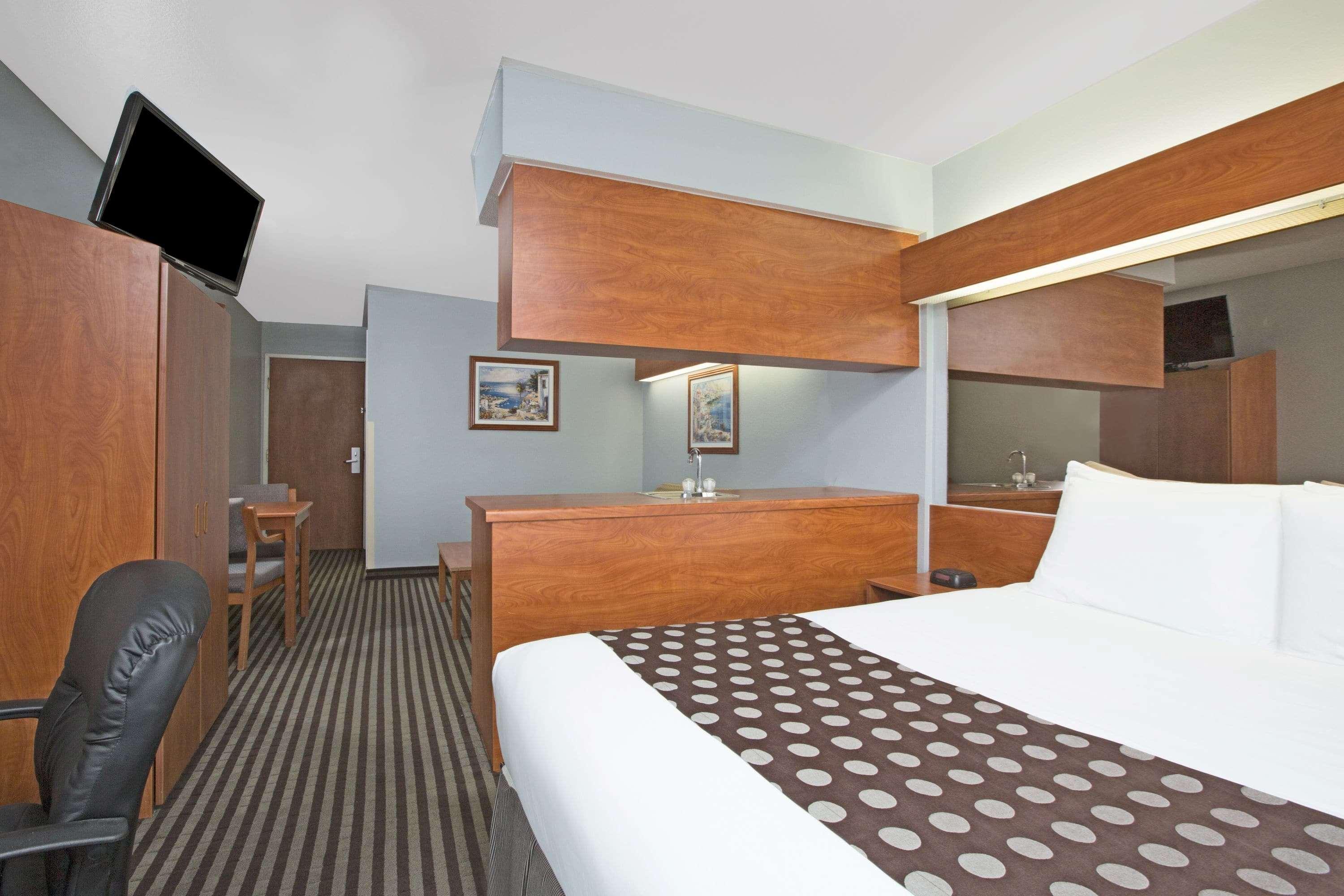 Microtel Inn & Suites By Wyndham Garland/Dallas Exterior photo