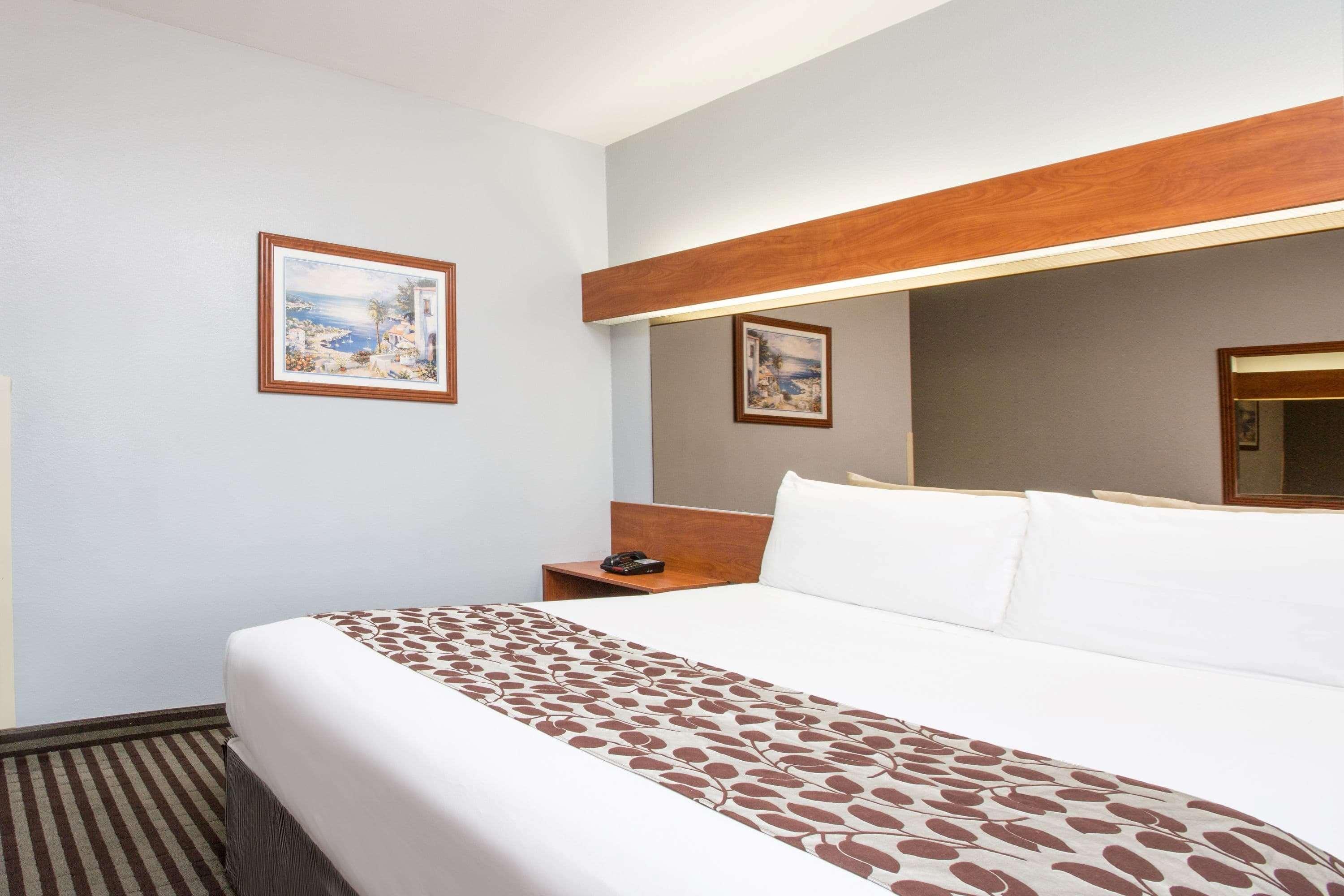Microtel Inn & Suites By Wyndham Garland/Dallas Exterior photo